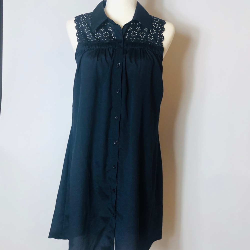 NWT She + Sky Buttoned Tunic Top- Size Medium